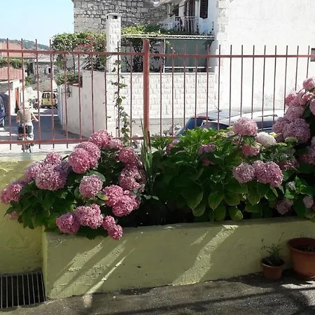 Apartments With Parking Space Vis - 2436 * Vis